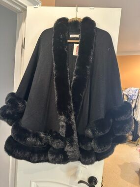La Fiorentina Black Faux Fur Trim Capelet